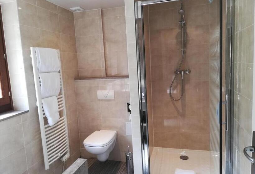 חדר קומפורט לשלושה, Le Léman