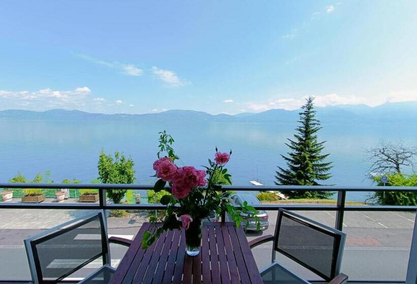 חדר קומפורט לשלושה, Le Léman