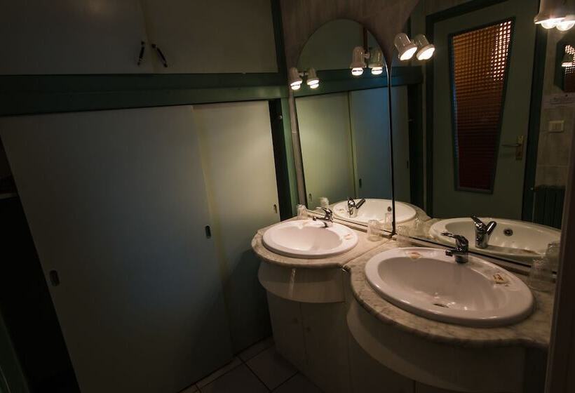 غرفة كومفورت, Les Messageries