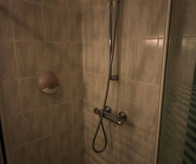 غرفة قياسية ثلاثية, Les Messageries