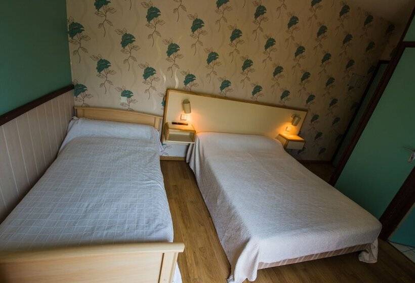 غرفة قياسية ثلاثية, Les Messageries