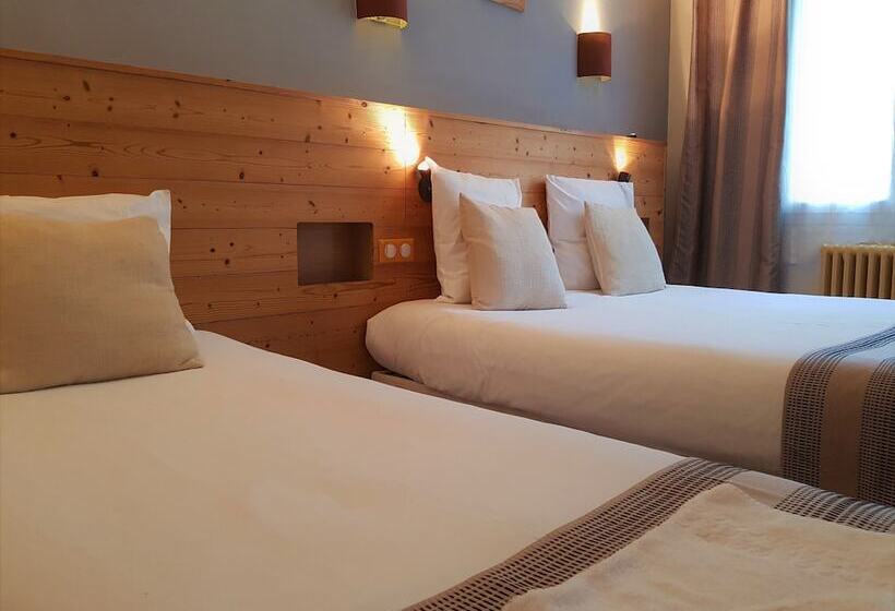اتاق استاندارد سه نفره, Savoy Hotel & Restaurant