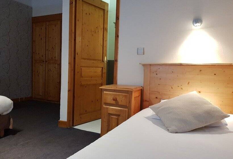 스탠다드 트리플 룸, Savoy Hotel & Restaurant