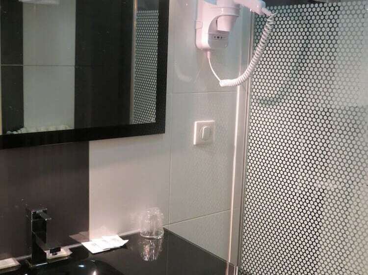 스탠다드 트리플 룸, Savoy Hotel & Restaurant