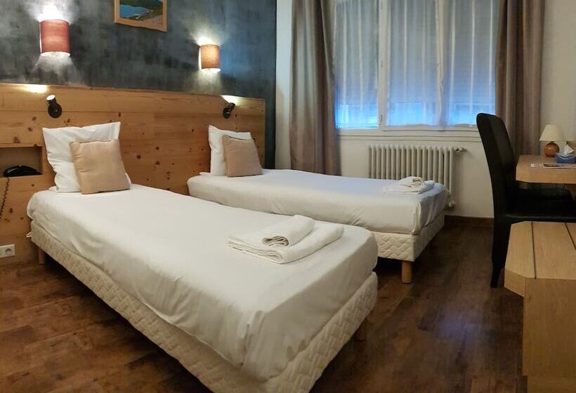 اتاق استاندارد, Savoy Hotel & Restaurant