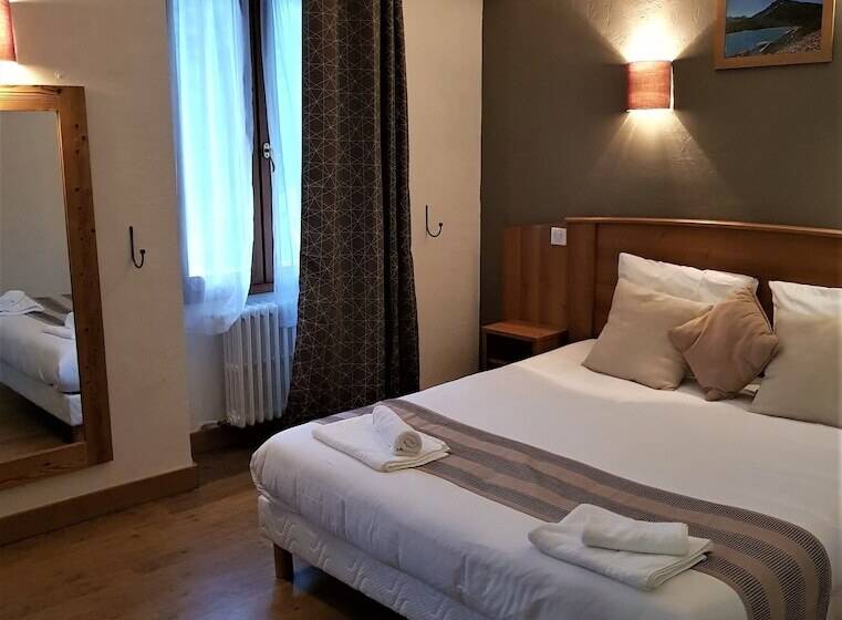 اتاق استاندارد, Savoy Hotel & Restaurant