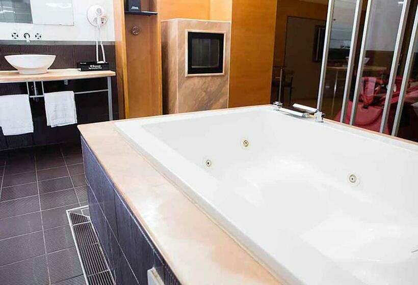 سوییت سوپریور, Royal Group Motel Chien Kuo Branch