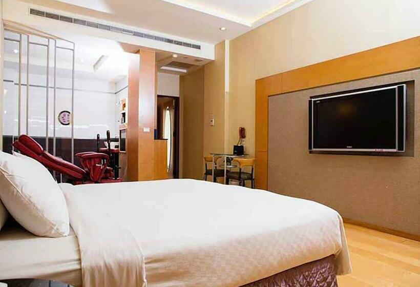 سوییت سوپریور, Royal Group Motel Chien Kuo Branch