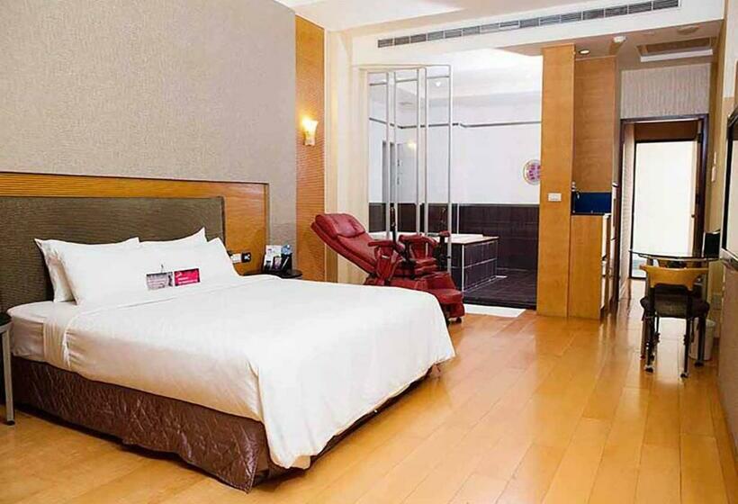 سوییت سوپریور, Royal Group Motel Chien Kuo Branch