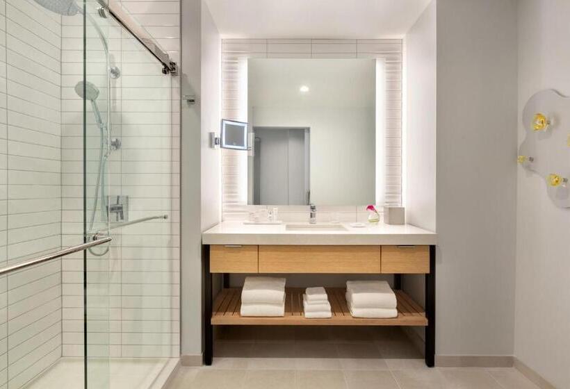 可看到停车场的标准间, The Viv Hotel, Anaheim, A Tribute Portfolio