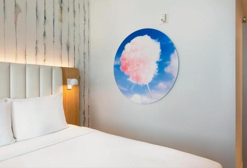 可看到停车场的标准间, The Viv Hotel, Anaheim, A Tribute Portfolio