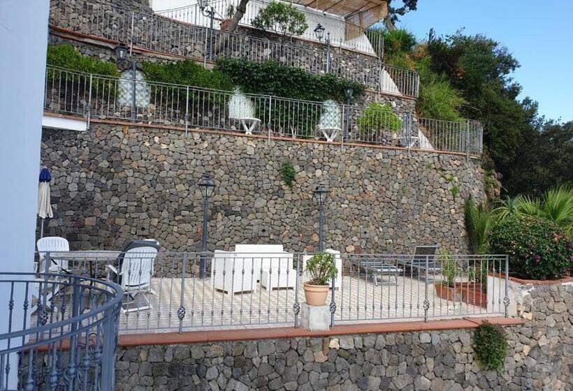 Люкс Deluxe Вид на Море, L Incanto Restaurant & Suites