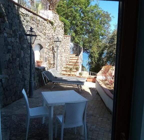 Номер Deluxe Вид на Море с Балконом, L Incanto Restaurant & Suites