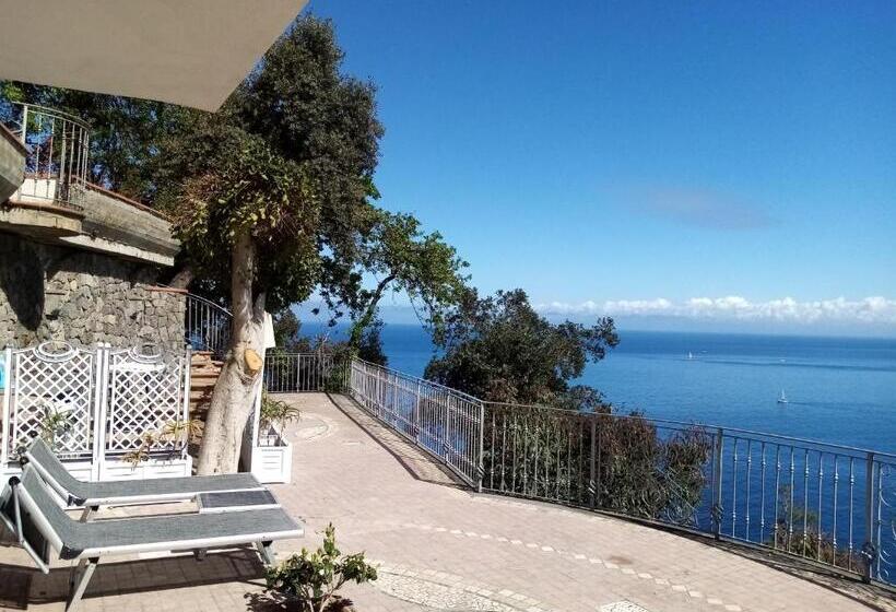 Полулюкс Вид на Море, L Incanto Restaurant & Suites