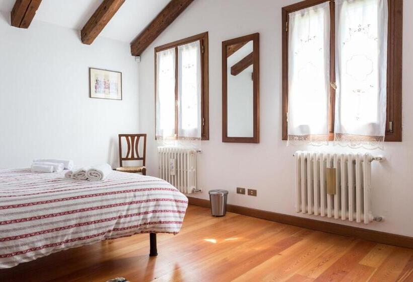 חדר סטנדרט לשלושה עם חדר אמבטיה משוף, Casolare La Quercia