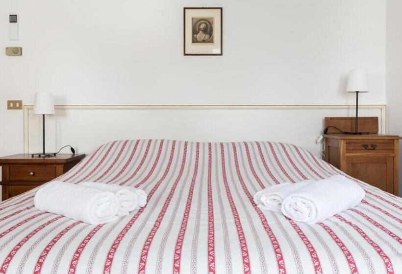 חדר סטנדרט לשלושה עם חדר אמבטיה משוף, Casolare La Quercia