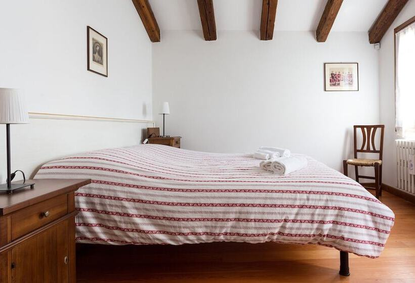 חדר סטנדרט לשלושה עם חדר אמבטיה משוף, Casolare La Quercia