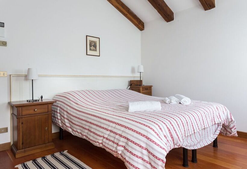 标准三人间共用浴室, Casolare La Quercia