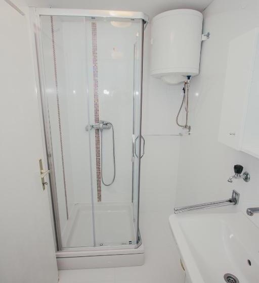 חדר משפחתי נוף לים, Apartments And Rooms Ille