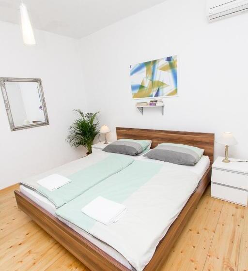 חדר סטנדרט לשלושה, Apartments And Rooms Ille