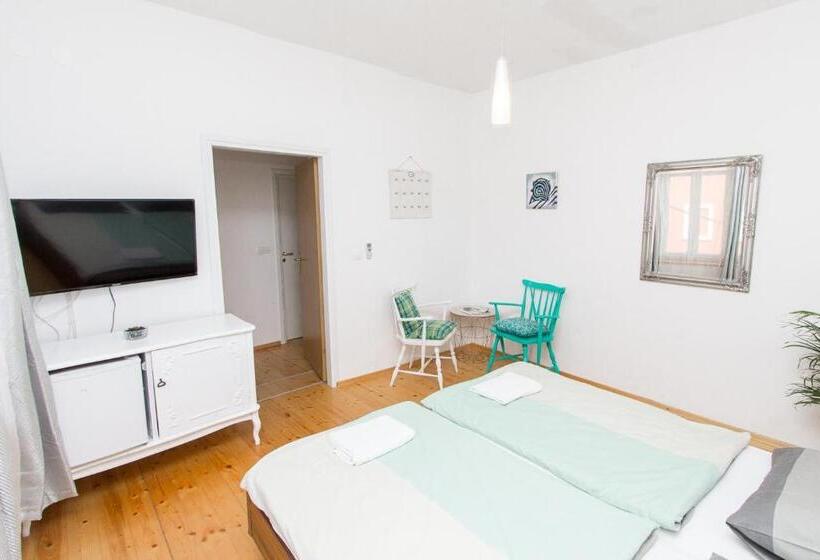 חדר סטנדרט לשלושה, Apartments And Rooms Ille