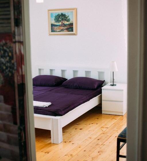 דירת חדר עם נוף לים ומרפסת, Apartments And Rooms Ille