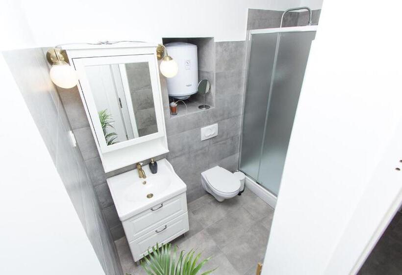 חדר דלוקס עם מרפסת נוף לים, Apartments And Rooms Ille