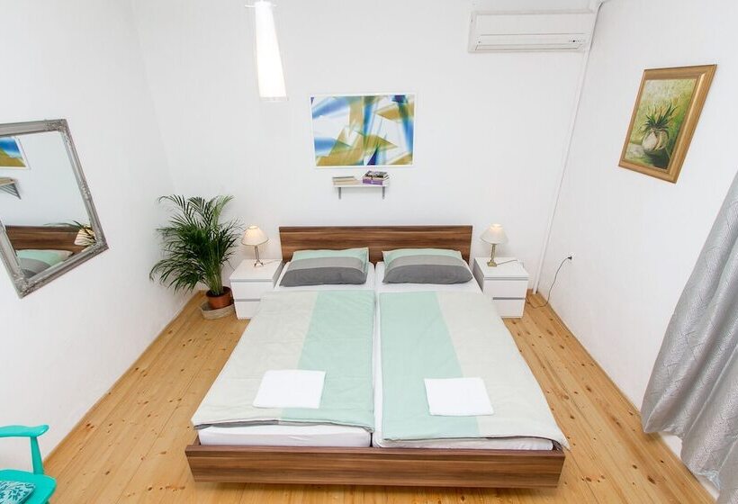 חדר סטנדרט לשלושה, Apartments And Rooms Ille