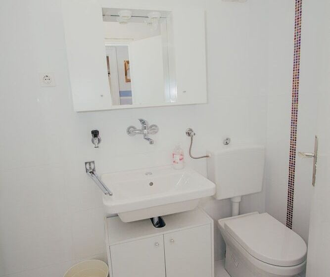 חדר משפחתי נוף לים, Apartments And Rooms Ille