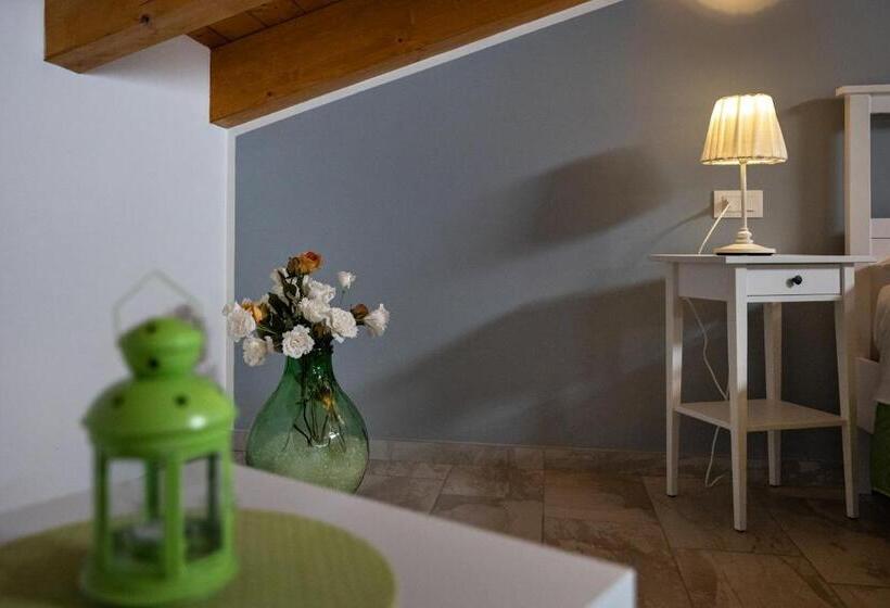 Deluxe Kolmen Hengen Huone, B&b La Canfora
