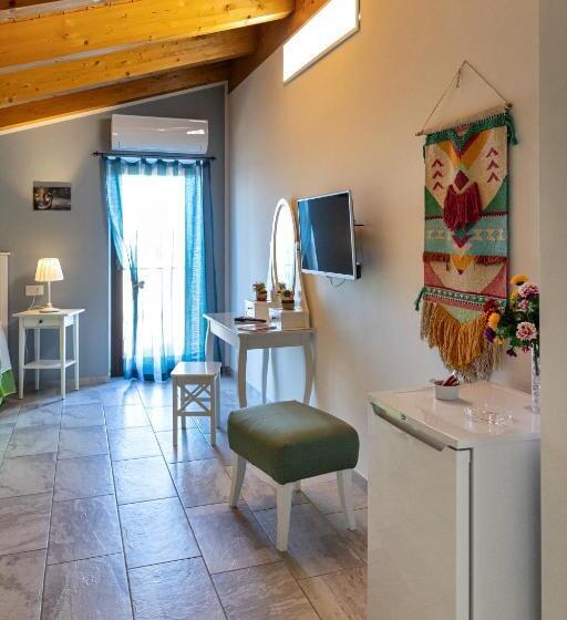 Deluxe Kolmen Hengen Huone, B&b La Canfora
