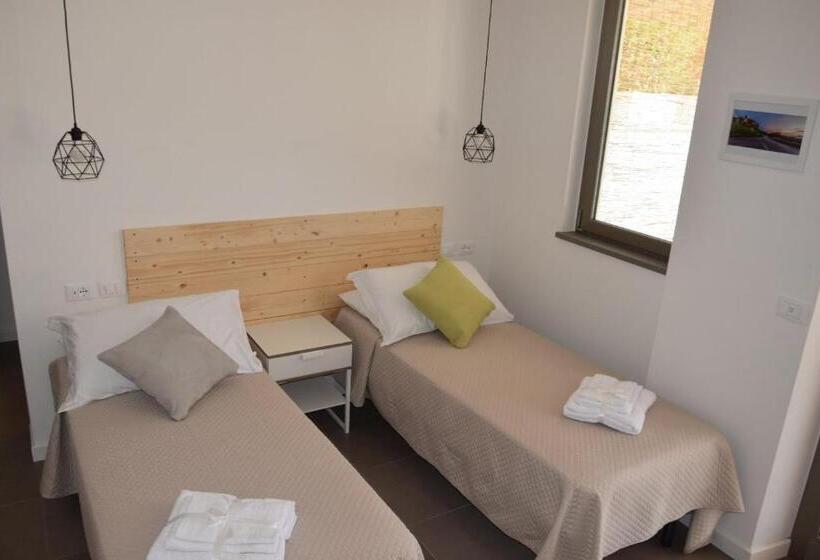 غرفة قياسية ثلاثية, B&b Nicole