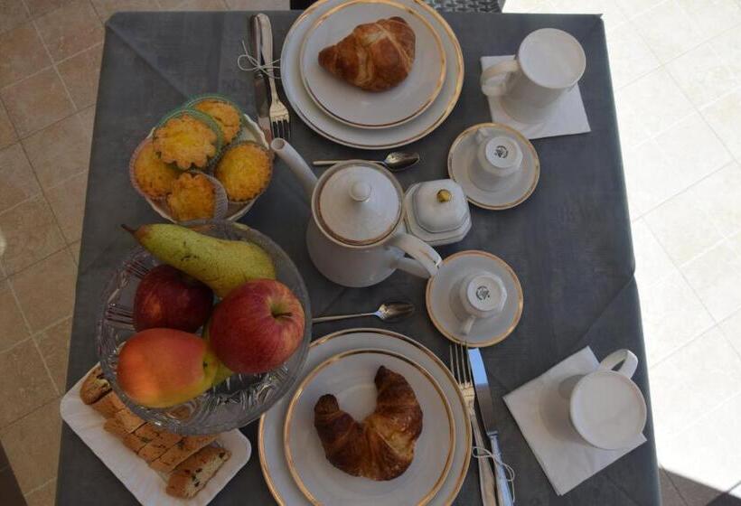 غرفة قياسية ثلاثية, B&b Nicole