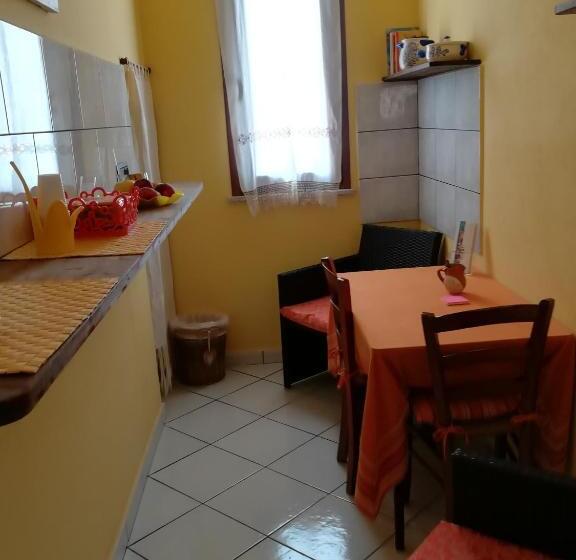 带共用浴室的标准房间, L'agrifoglio Di Emy