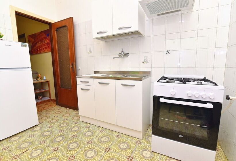 חדר אקזקיוטיב, Roma Tiberius Suite