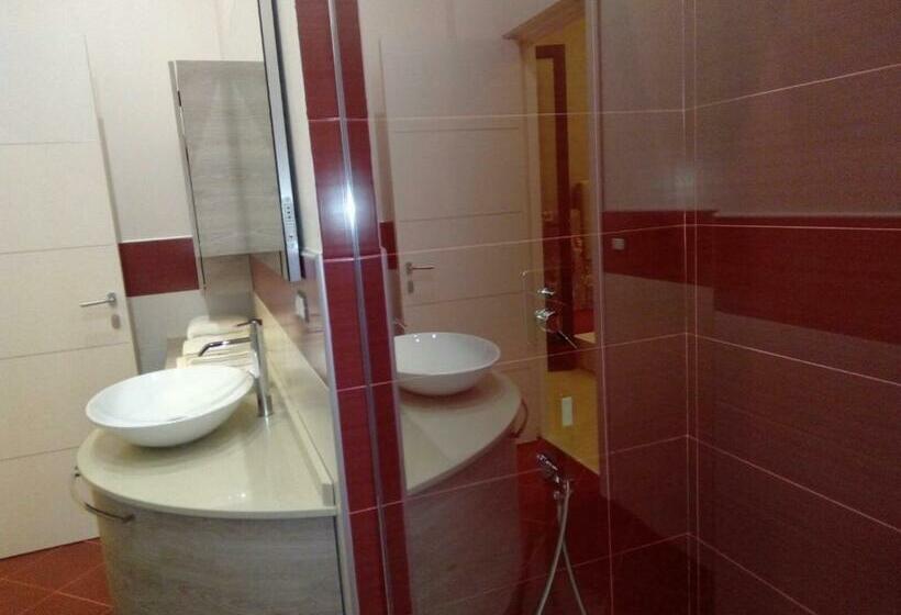 جناح مزود بجاكوزى, Luxury B&b Coccolhouse