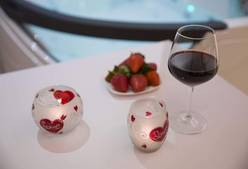 جناح مزود بجاكوزى, Luxury B&b Coccolhouse