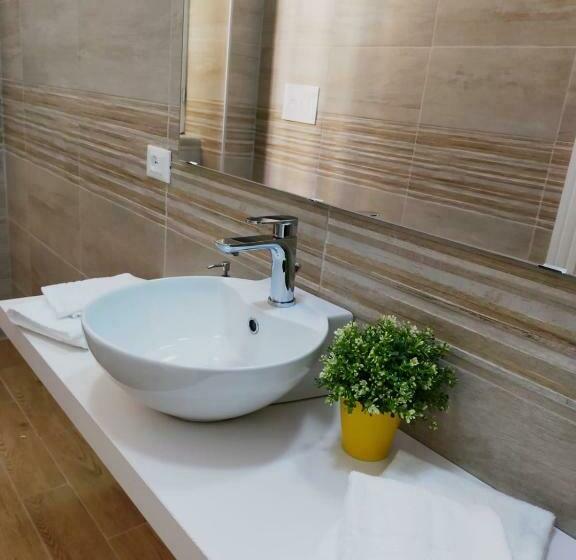 Camera Standard, D & C