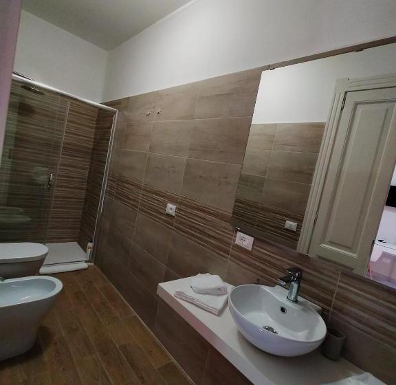 Camera Superiore, D & C