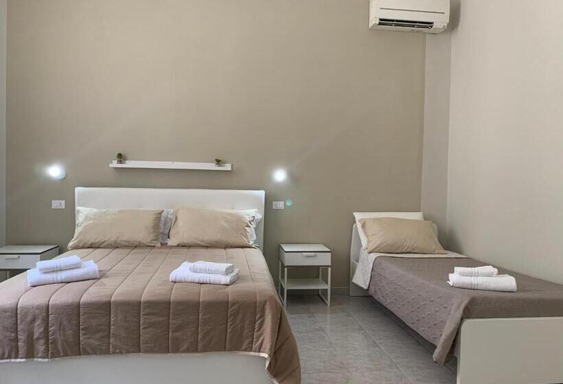 Camera Tripla Standard, D & C