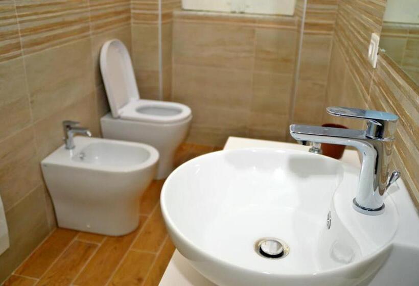 Camera Tripla Standard, D & C