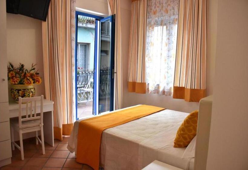 Номер Стандарт с Балконом, Donna Carmela   Da Rosa