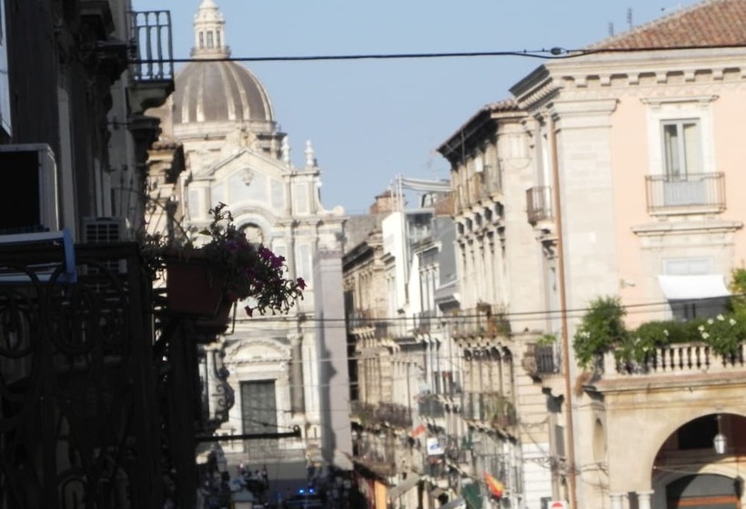 اتاق لوکس با چشم‌انداز شهر, Palazzo Del Verga