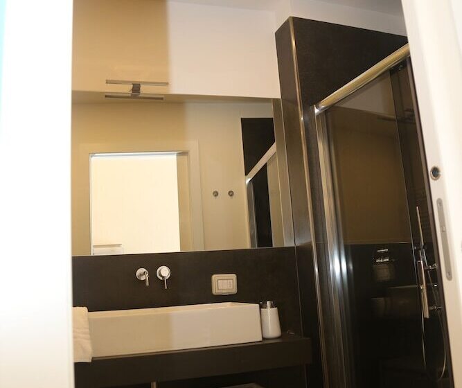 اتاق لوکس با چشم‌انداز شهر, Palazzo Del Verga