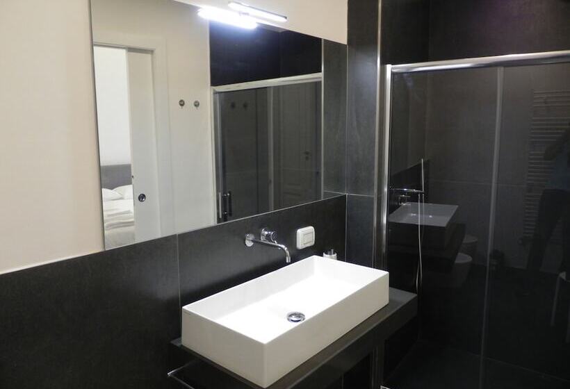 اتاق لوکس با چشم‌انداز شهر, Palazzo Del Verga