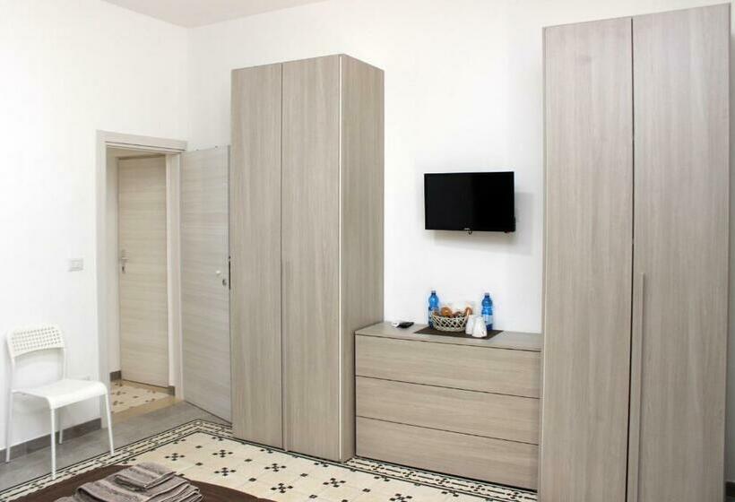 اتاق خانوادگی, La Fleur