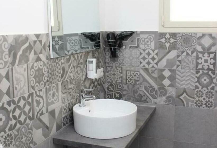 اتاق خانوادگی, La Fleur