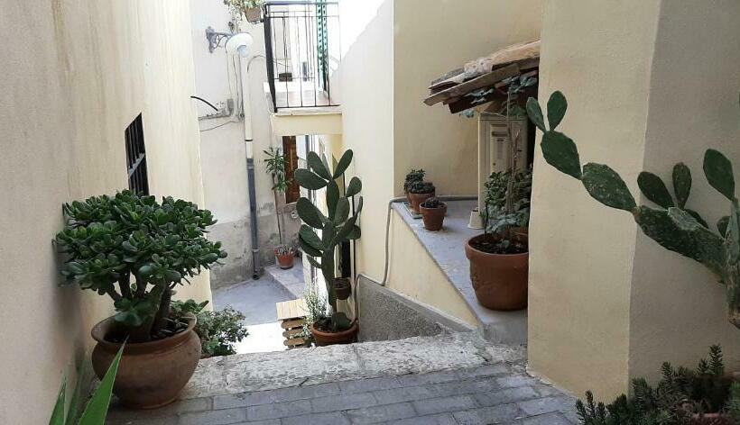 سوییت خانوادگی, Pura Vida Iblea