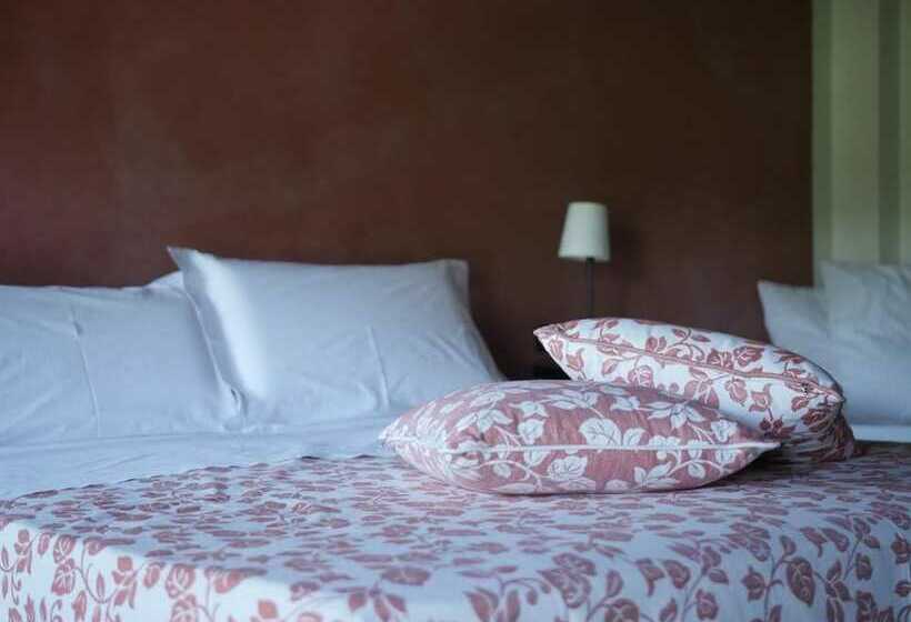 اتاق استاندارد با چشم‌انداز باغ, Quattrocolli B&b