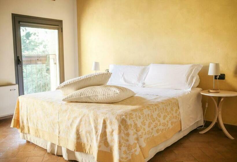 اتاق استاندارد با چشم‌انداز باغ, Quattrocolli B&b
